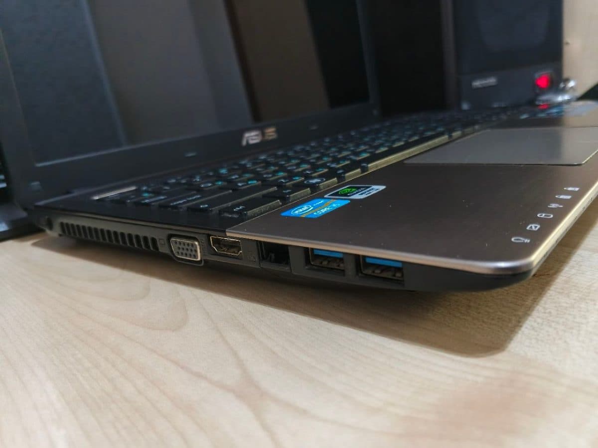 ASUS K55VD 15,6"/ CORE i5-3210M/ 8GB DDR3/ 240GB SSD/ GeForce 610M 2GB